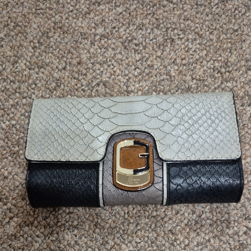 Guess Large Chic Black and Gray Snake Print Wallet Lots Of Compartments Storage